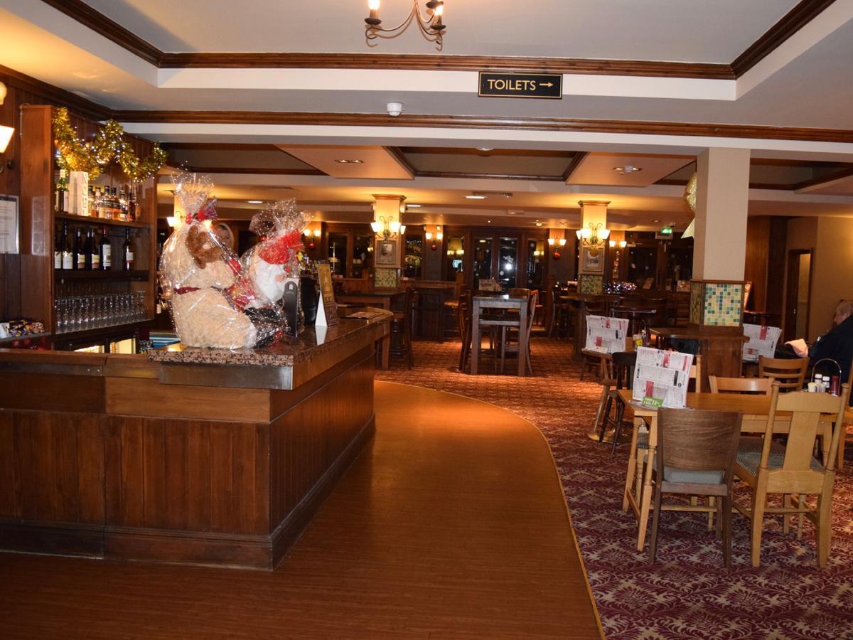 The Golden Acorn Wetherspoon Hotel Glenrothes Exterior photo