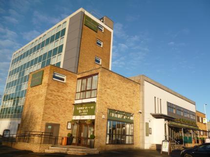 The Golden Acorn Wetherspoon Hotel Glenrothes Exterior photo