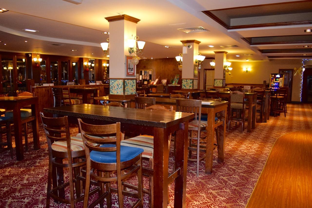 The Golden Acorn Wetherspoon Hotel Glenrothes Exterior photo